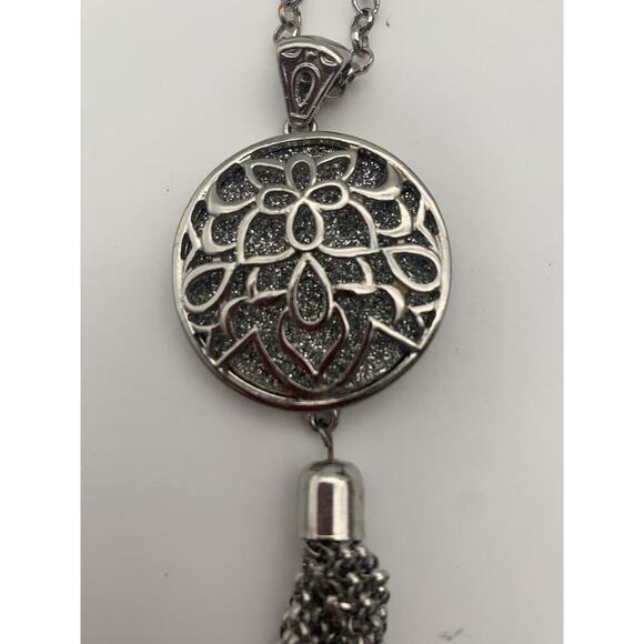 Vintage Charming Charlie Silver Tone Round Statement Tassel Pendant Necklace - Picture 6 of 7